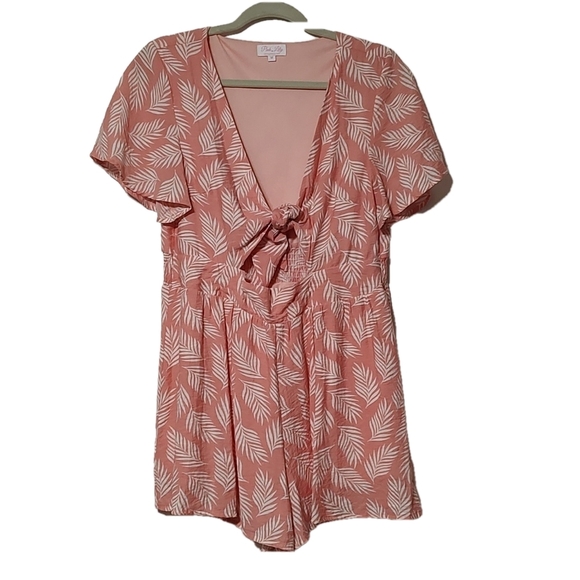 Pink Lily Pink and White Tropical Print Romper Size M - Picture 1 of 4